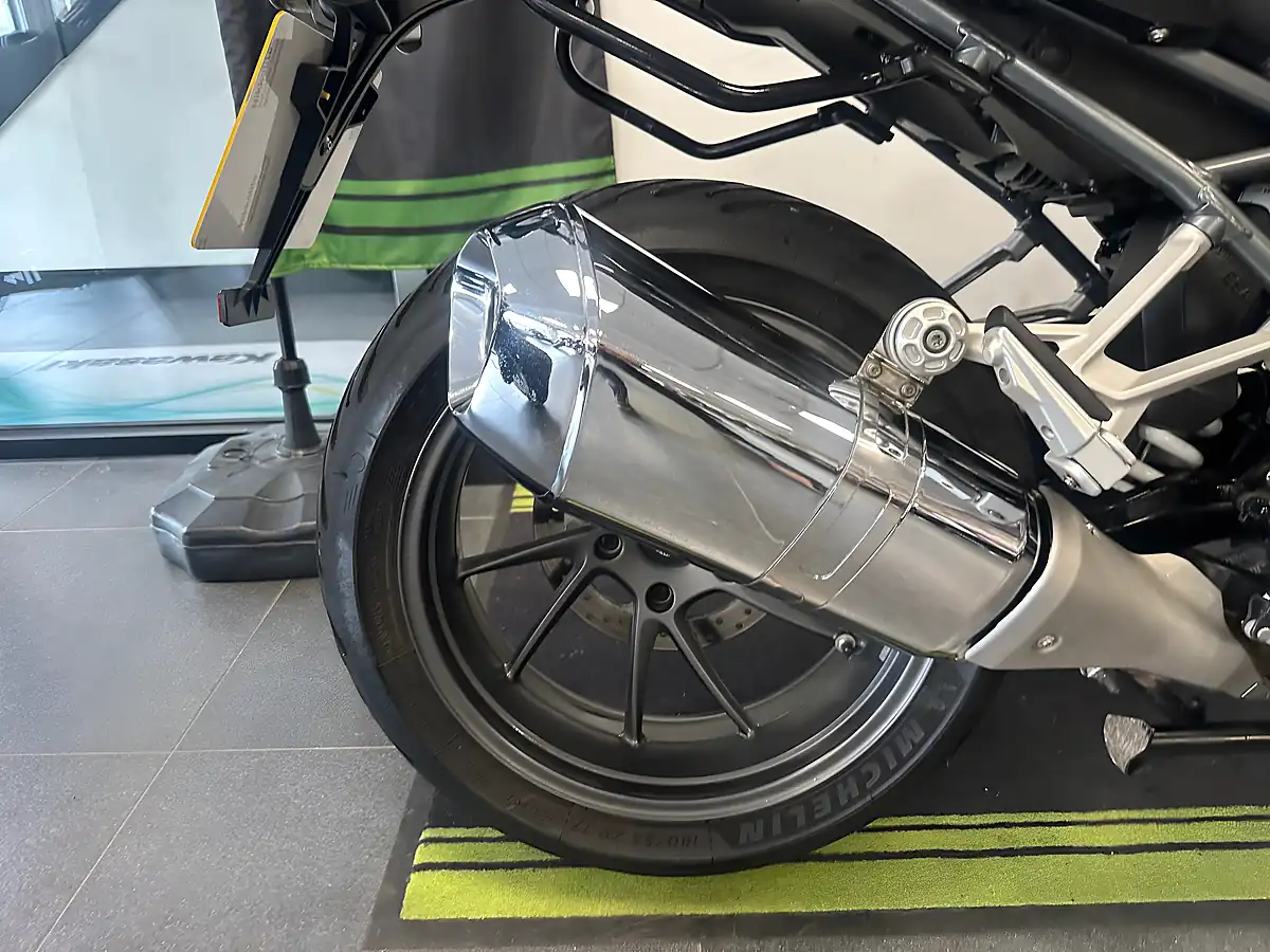 Used 2015 BMW R1200R Naked Grey - Interior and Exterior details 4