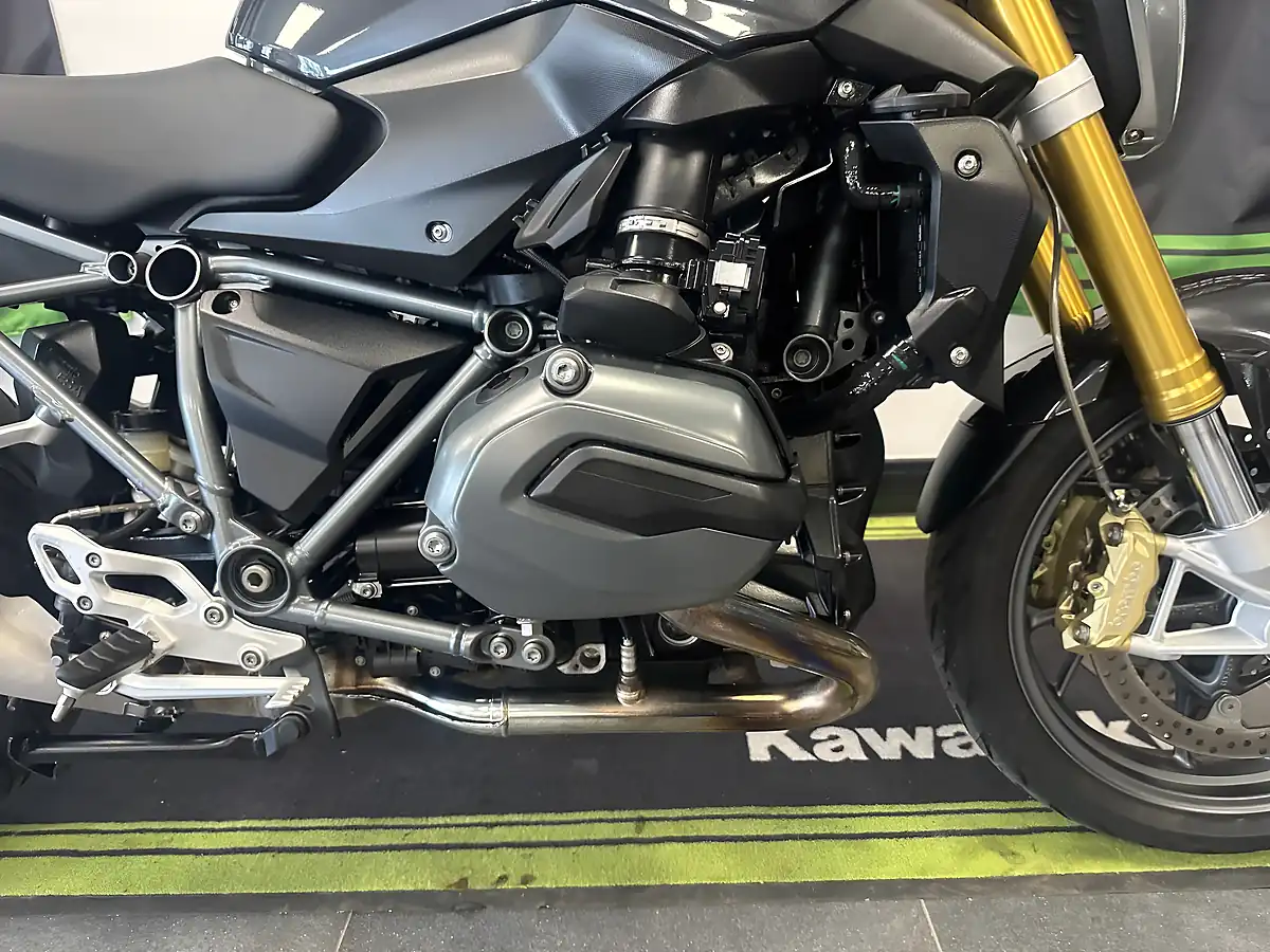 Used 2015 BMW R1200R Naked Grey - Interior and Exterior details 7