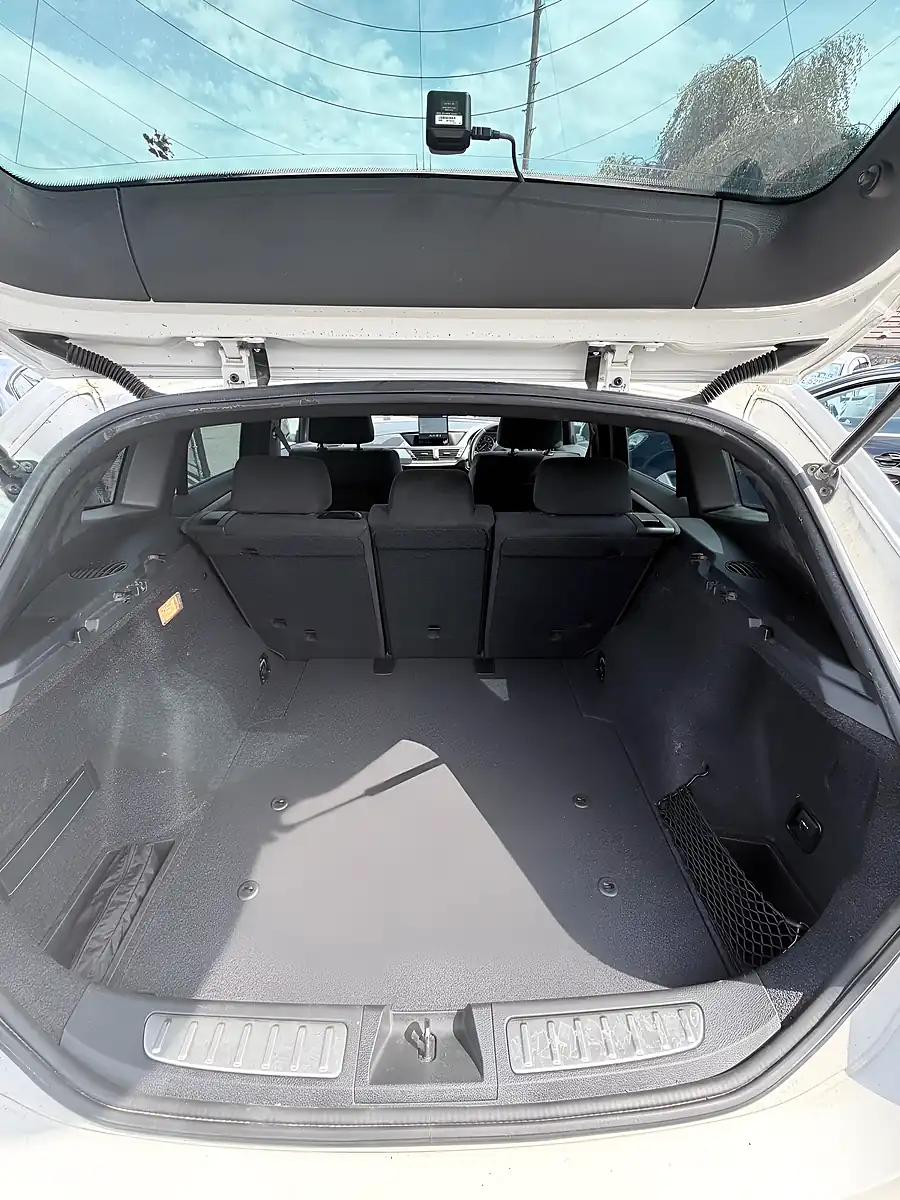Used 2015 BMW X1 White - Interior and Exterior details 8