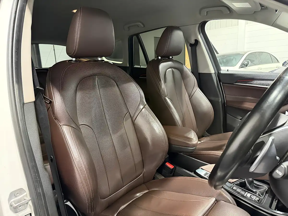 Used 2015 BMW X1 Xline White - Interior and Exterior details 17