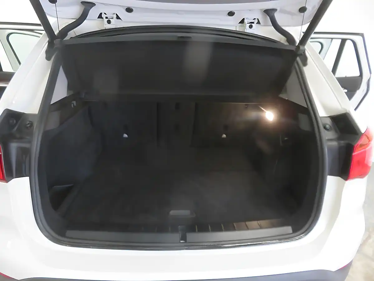 Used 2015 BMW X1 Xline White - Interior and Exterior details 11