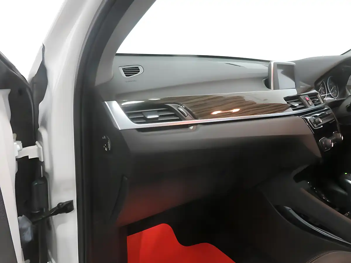Used 2015 BMW X1 Xline White - Interior and Exterior details 13