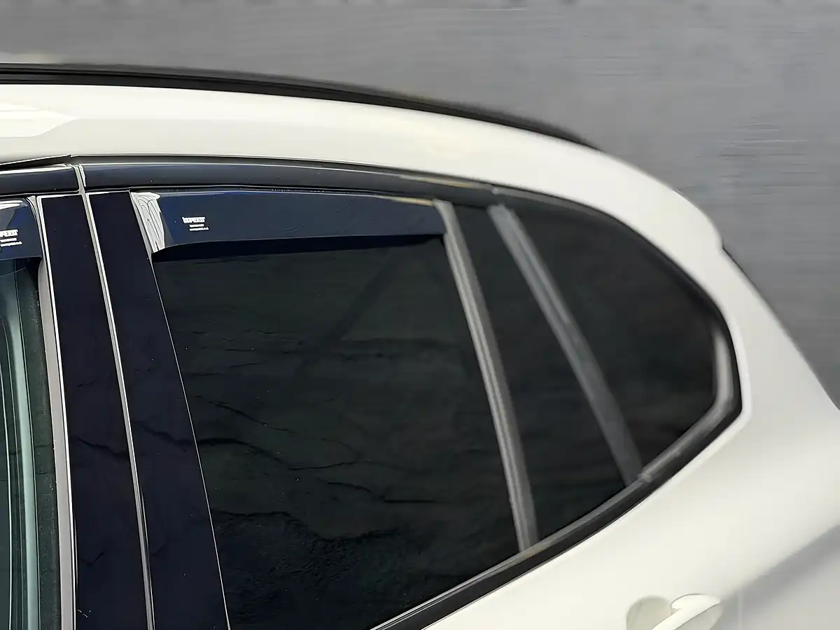 Used 2015 BMW X1 Xline White - Interior and Exterior details 10