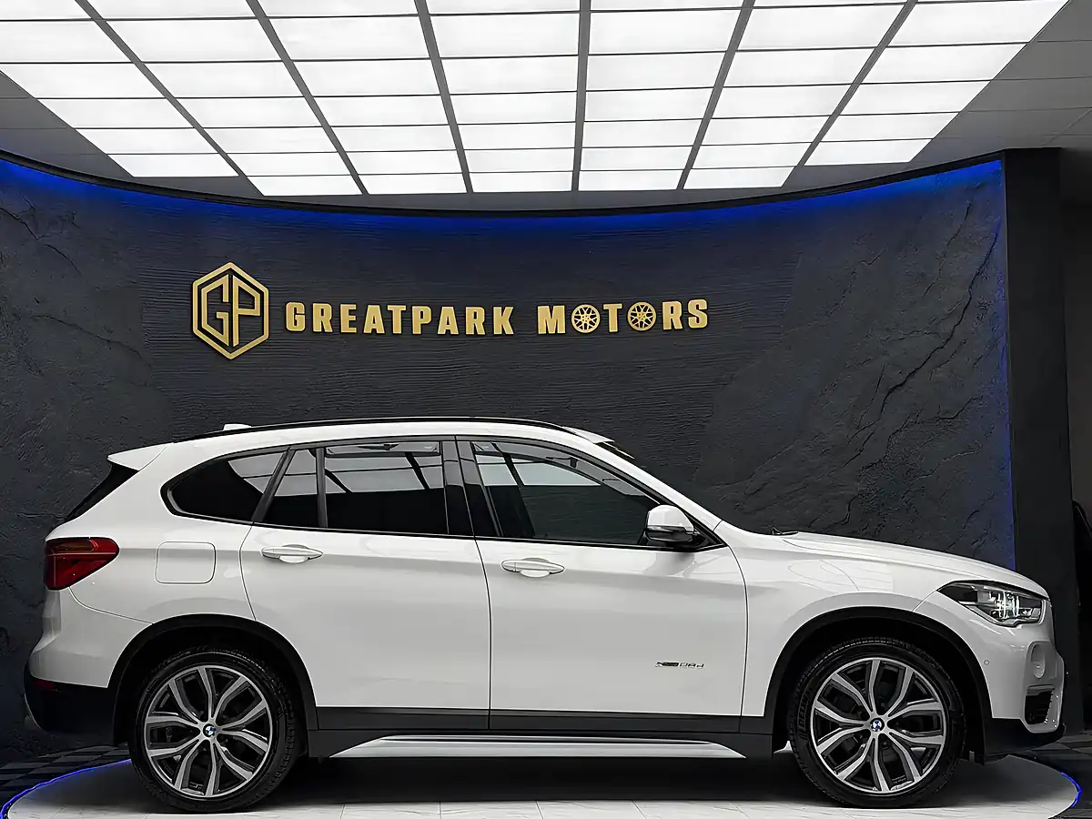 Used 2015 BMW X1 Xline White - Interior and Exterior details 4