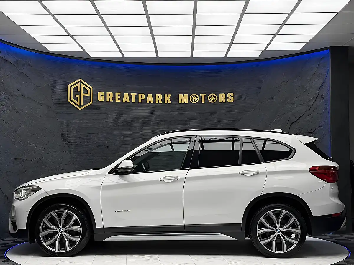 Used 2015 BMW X1 Xline White - Interior and Exterior details 8