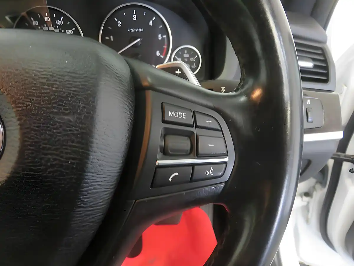 Used 2015 BMW X4 M Sport White - Interior and Exterior details 17
