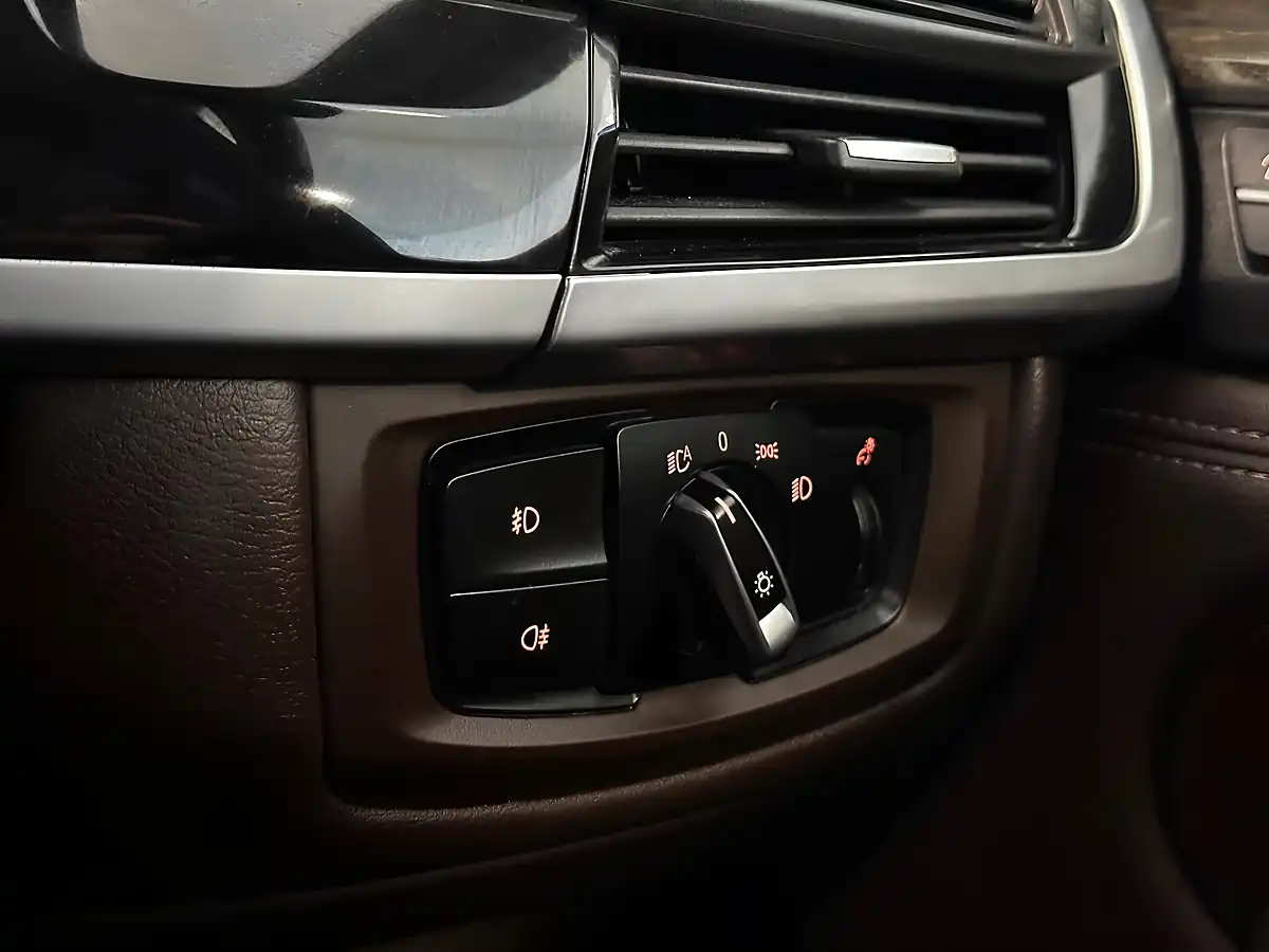 Used 2015 BMW X5 M Sport Alpine White - Interior and Exterior details 10