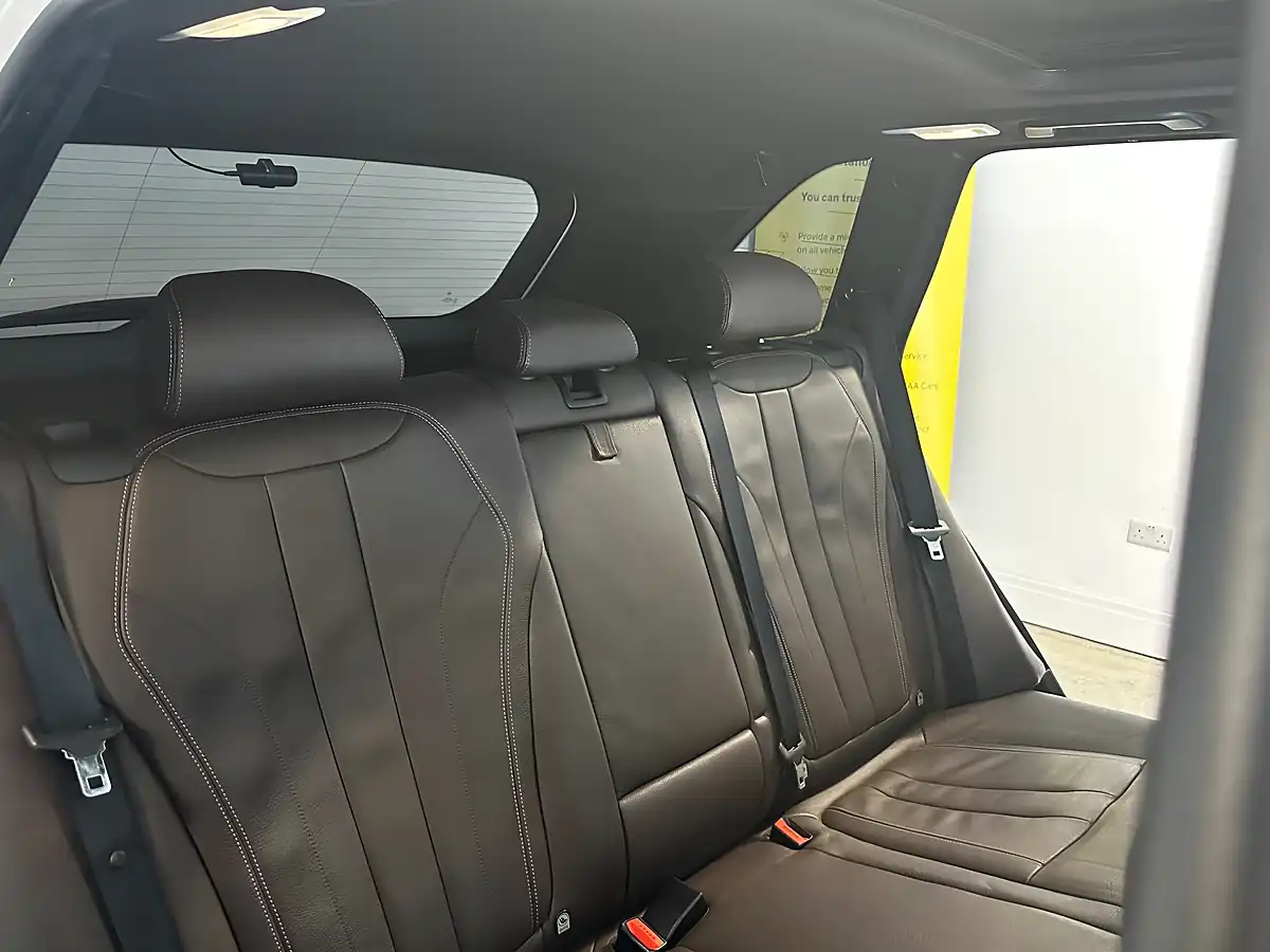Used 2015 BMW X5 M Sport Alpine White - Interior and Exterior details 12