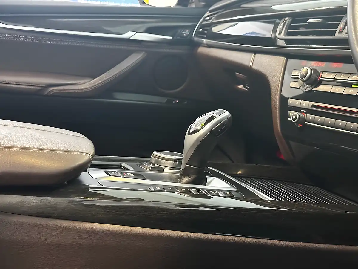 Used 2015 BMW X5 M Sport Alpine White - Interior and Exterior details 16