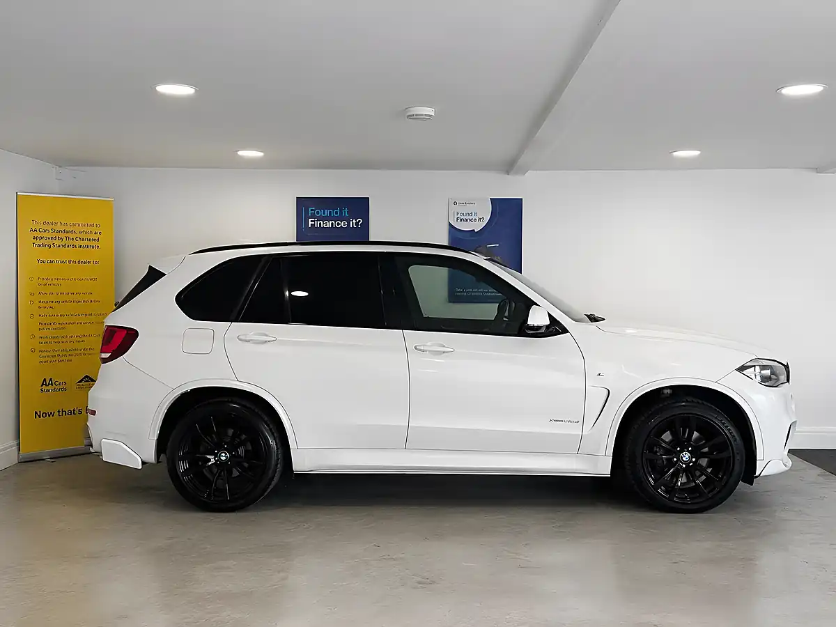 Used 2015 BMW X5 M Sport Alpine White - Interior and Exterior details 6