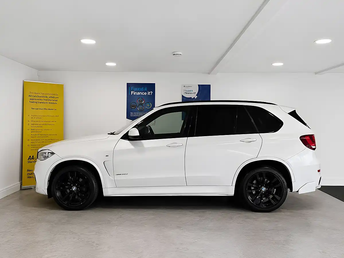 Used 2015 BMW X5 M Sport Alpine White - Interior and Exterior details 8