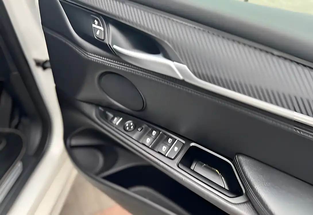 Used 2015 BMW X5 M Sport Alpine White - Interior and Exterior details 12