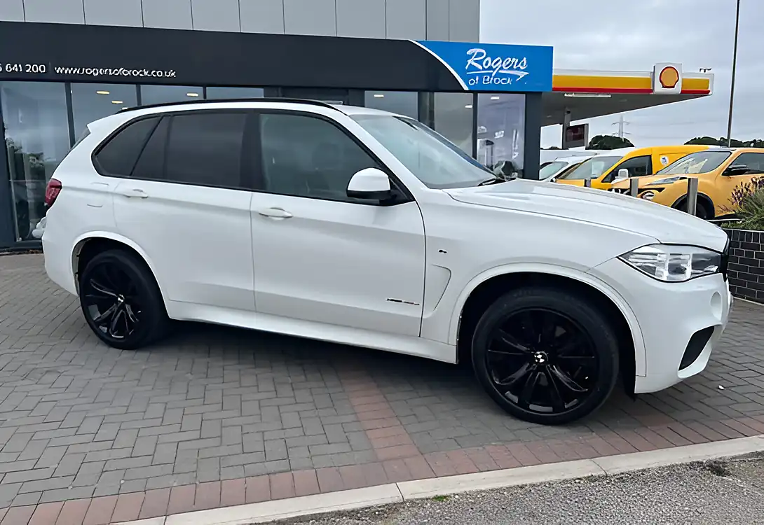 Used 2015 BMW X5 M Sport Alpine White - Interior and Exterior details 4