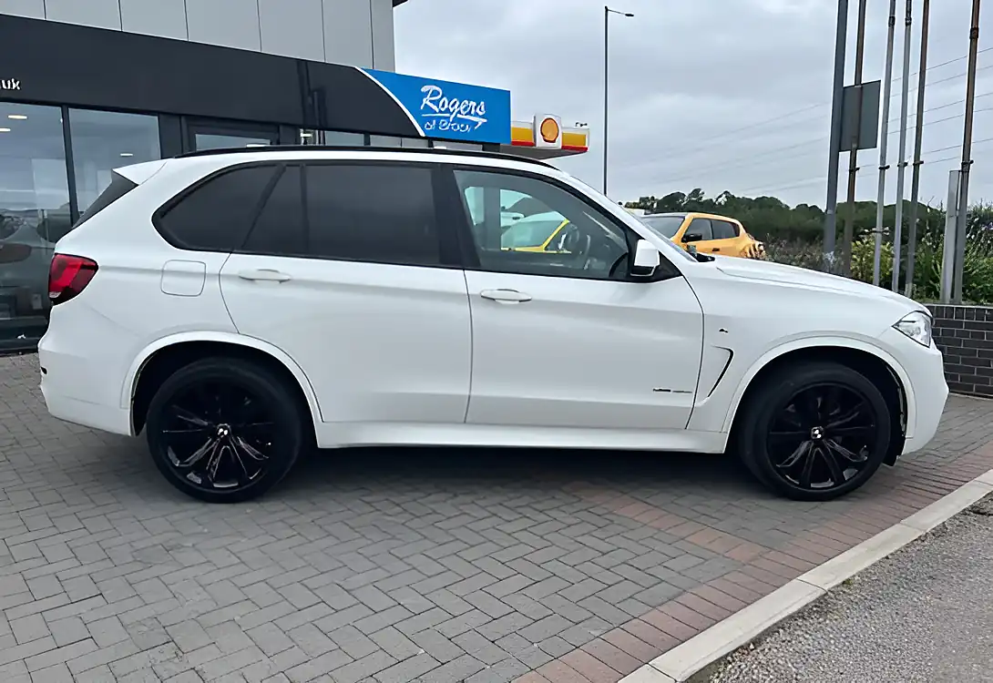 Used 2015 BMW X5 M Sport Alpine White - Interior and Exterior details 9