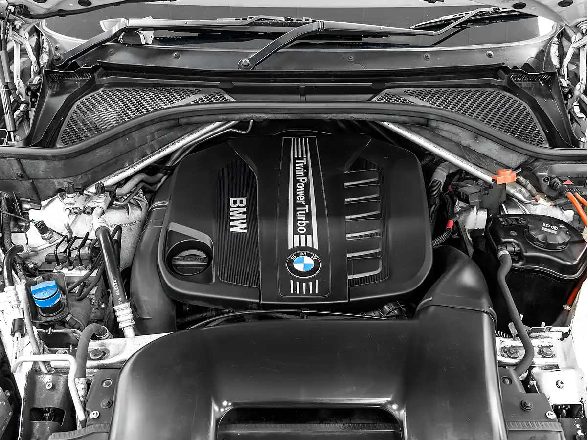 Used 2015 BMW X5 M Sport Alpine White - Interior and Exterior details 16