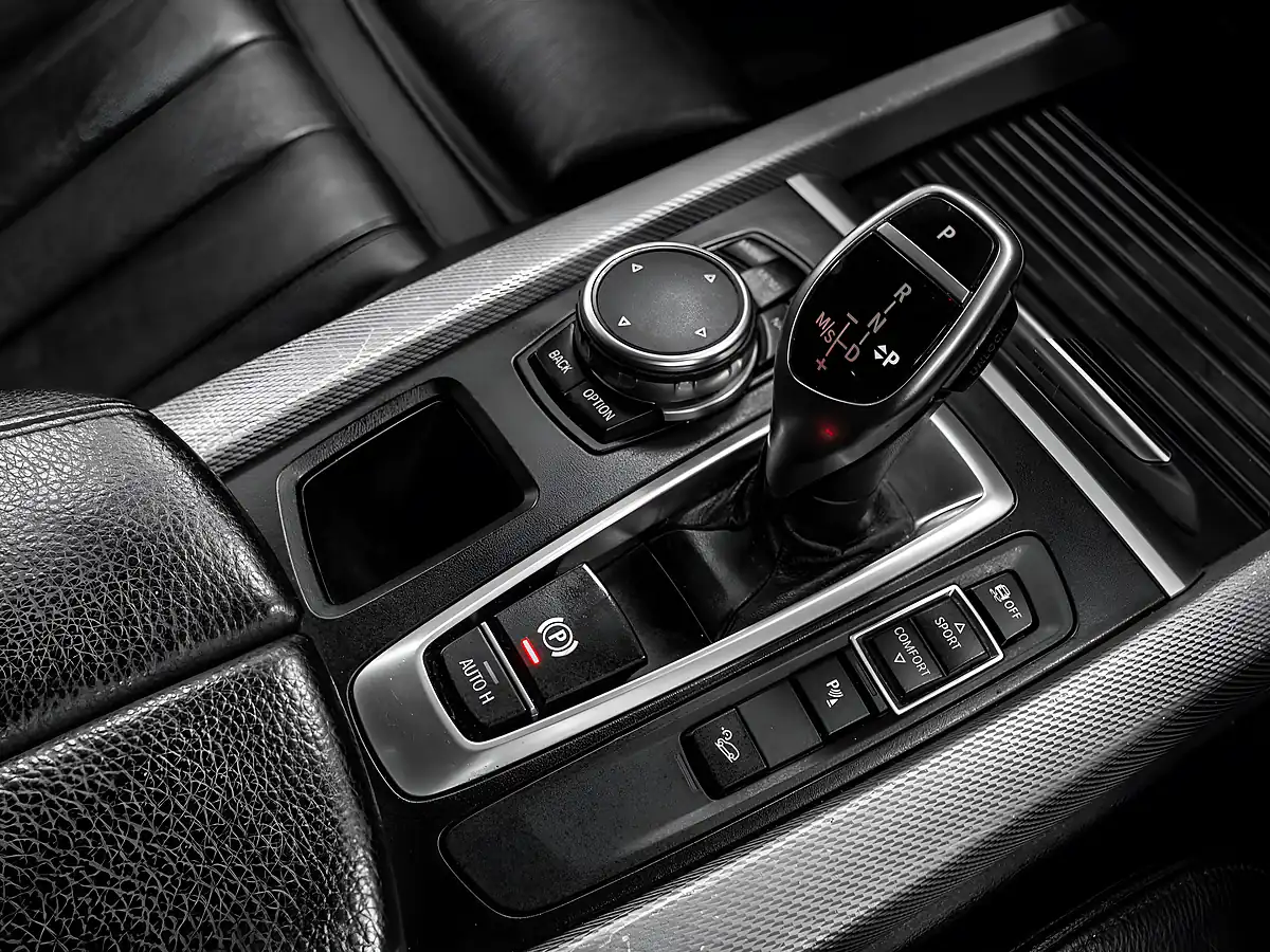 Used 2015 BMW X5 M Sport Alpine White - Interior and Exterior details 18
