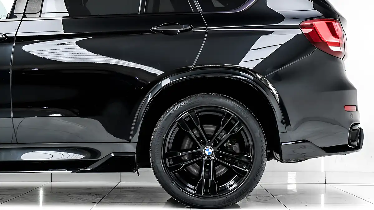 Used 2015 BMW X5 M50d Black - Interior and Exterior details 13
