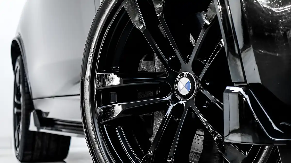Used 2015 BMW X5 M50d Black - Interior and Exterior details 8