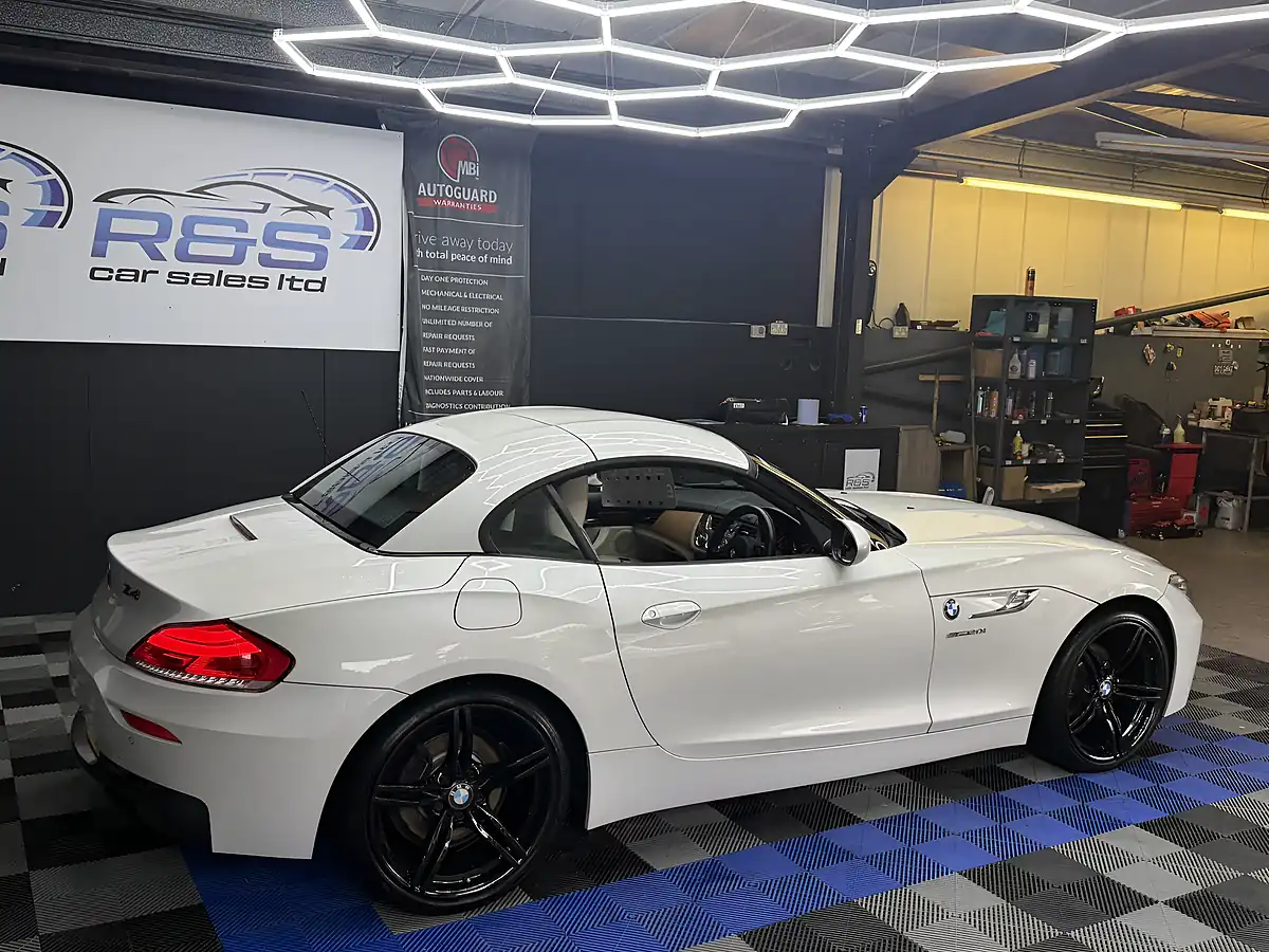 Used 2015 BMW Z4 M Sport Roadster White - Interior and Exterior details 13