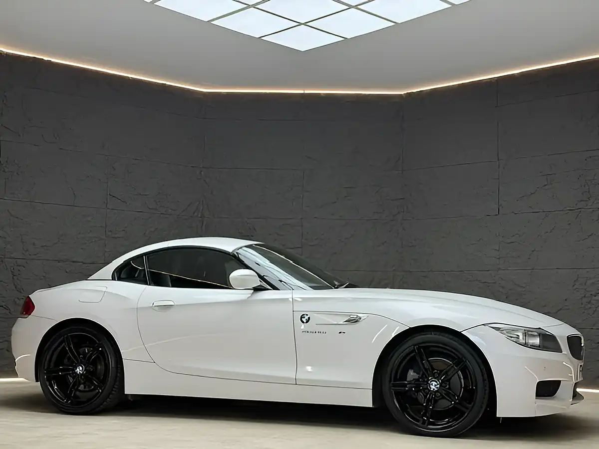 Used 2015 BMW Z4 M Sport White - Interior and Exterior details 4