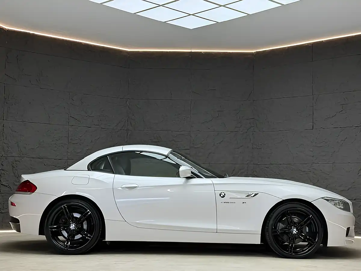 Used 2015 BMW Z4 M Sport White - Interior and Exterior details 5