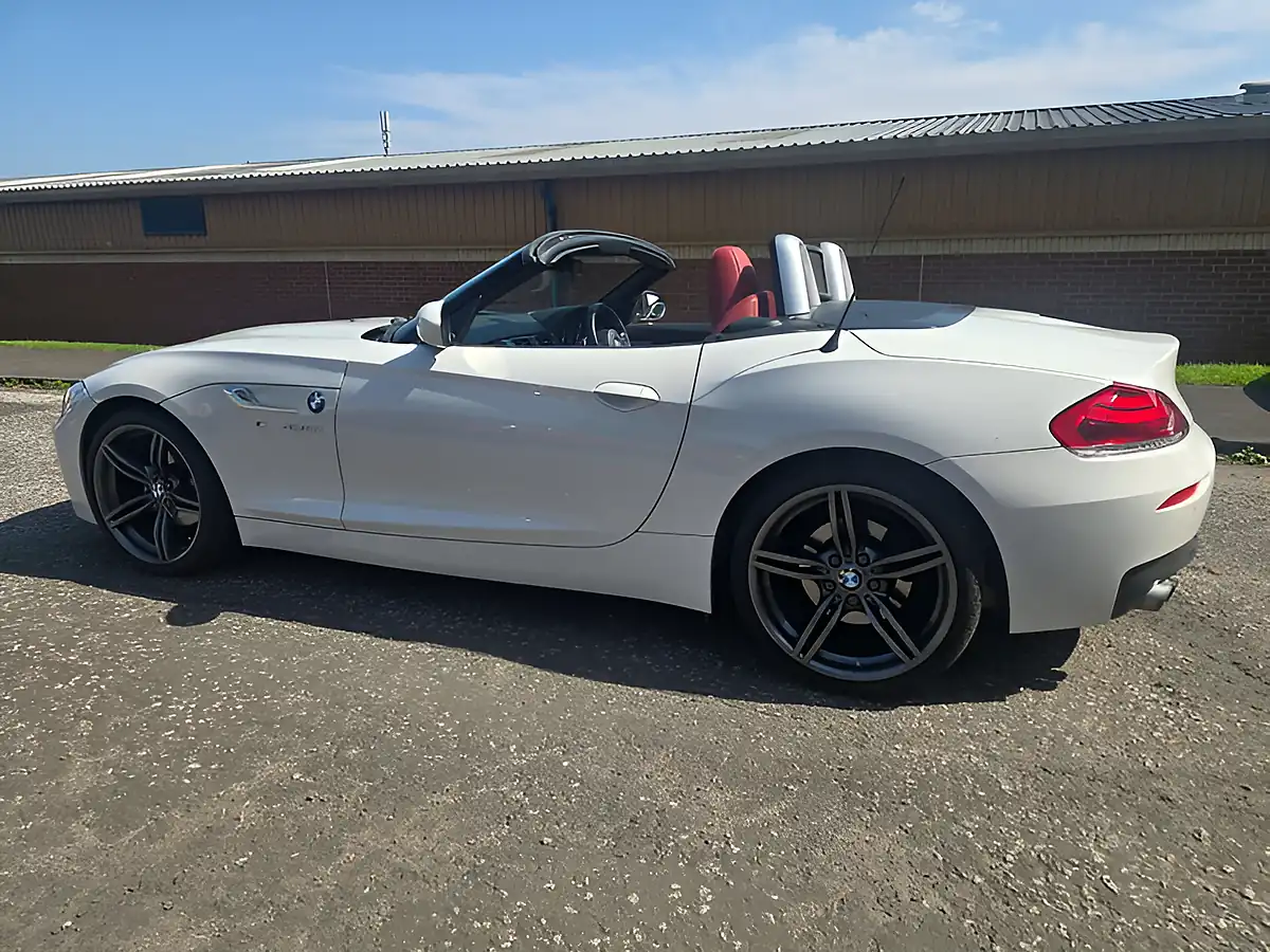 Used 2015 BMW Z4 M Sport White - Interior and Exterior details 9