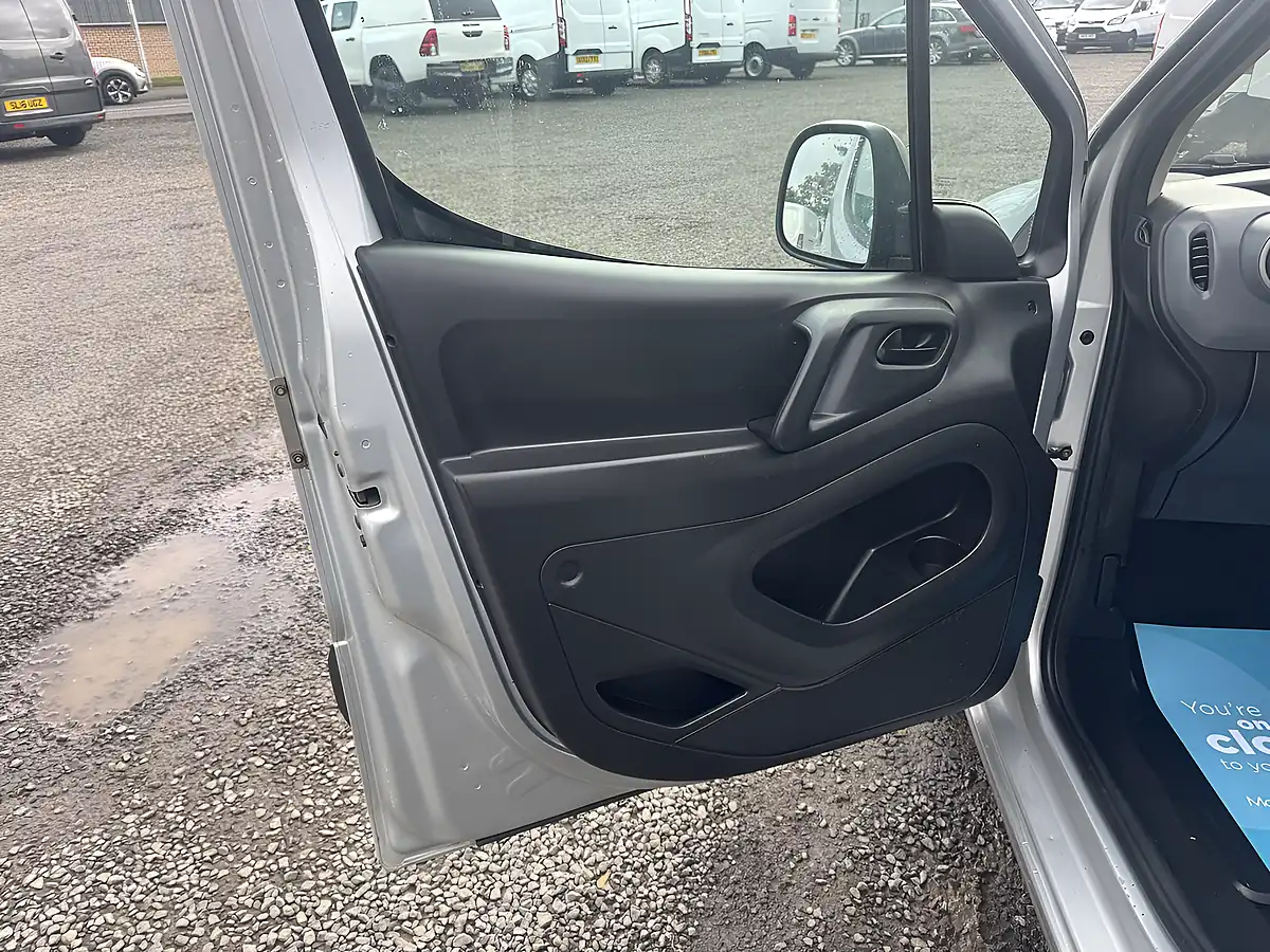 Used 2015 Citroen Berlingo 625 Enterprise L1 Silver - Interior and Exterior details 9