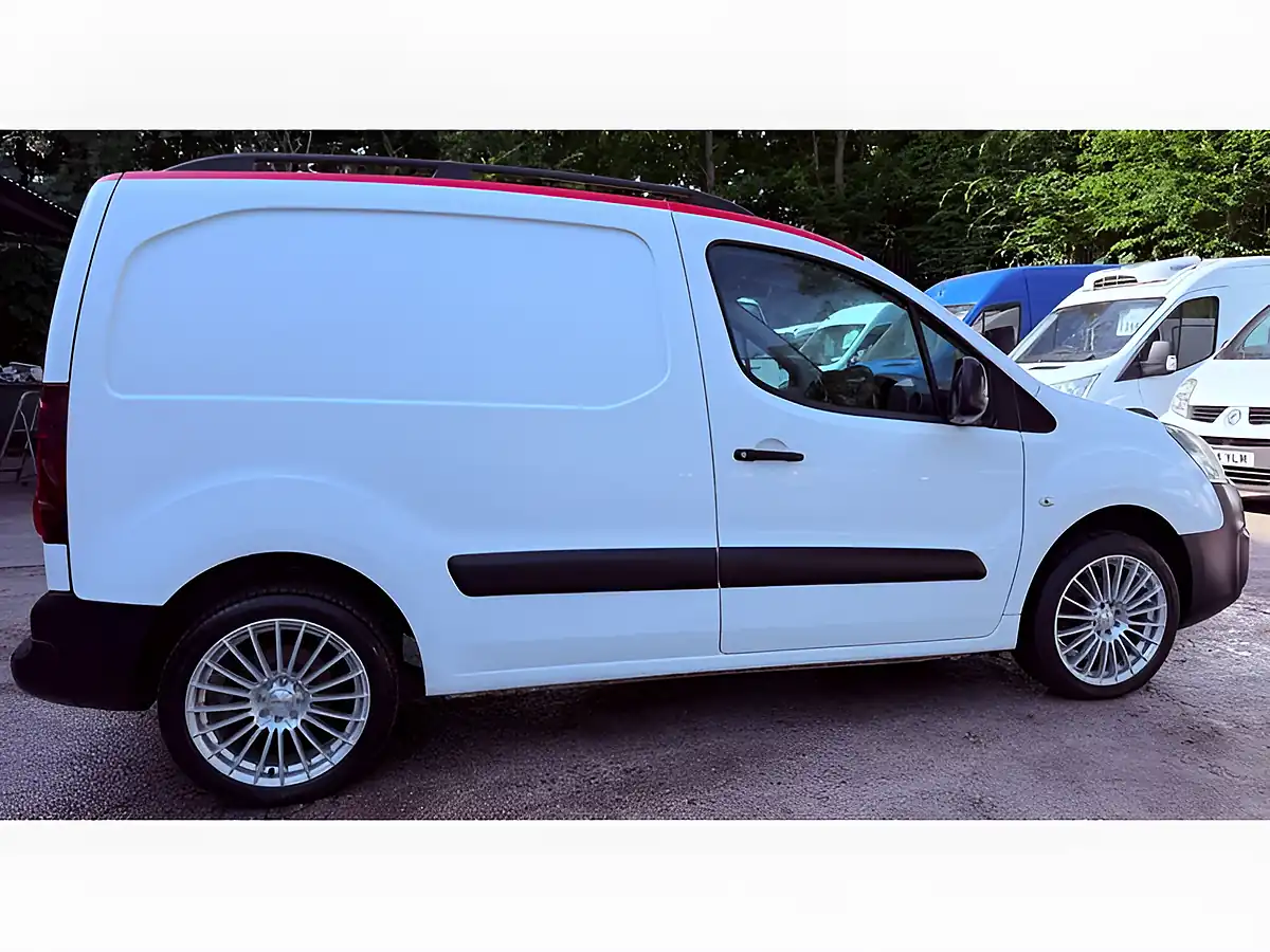 Used 2015 Citroen Berlingo 625 Enterprise White - Interior and Exterior details 8