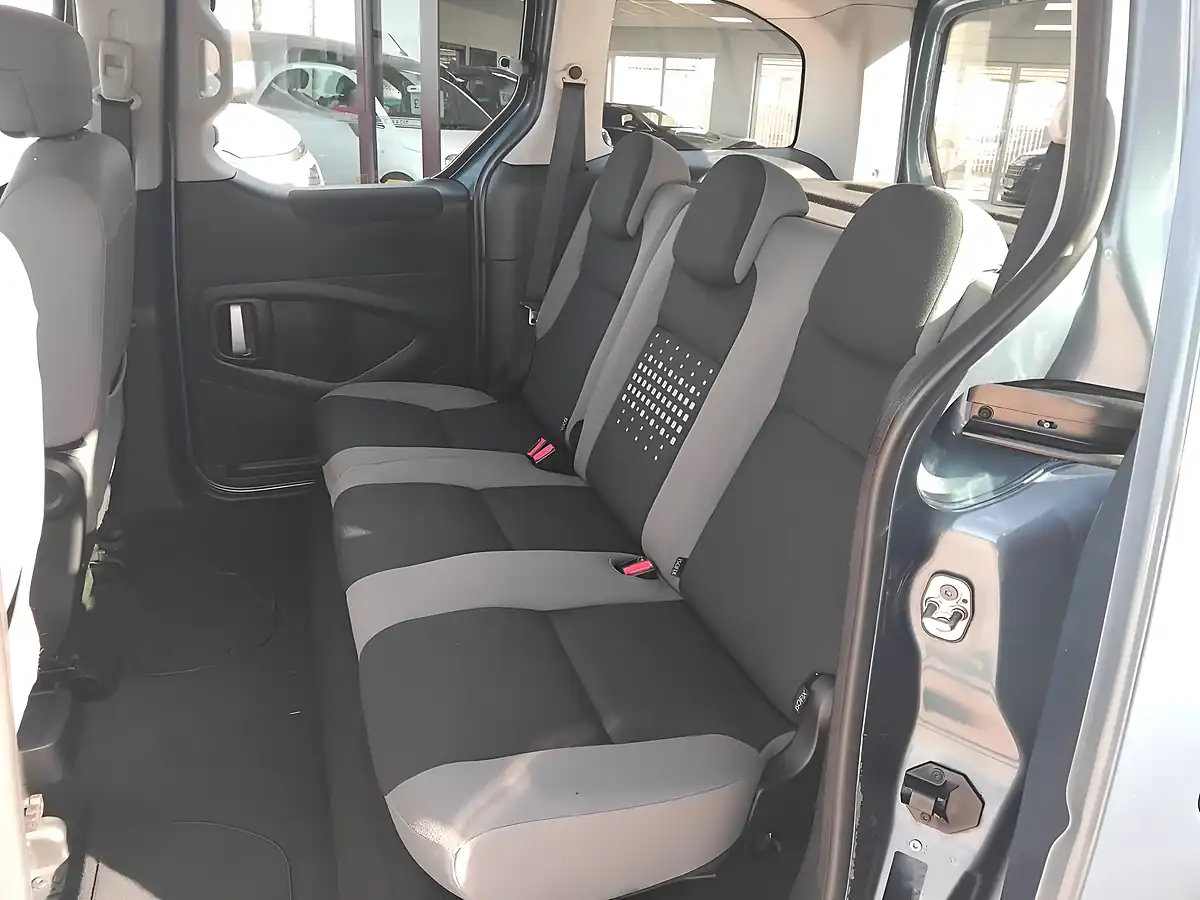 Used 2015 Citroen Berlingo Multispace Feel Blue - Interior and Exterior details 16