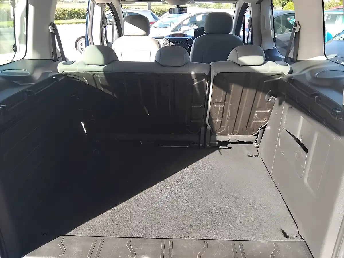 Used 2015 Citroen Berlingo Multispace Feel Blue - Interior and Exterior details 18