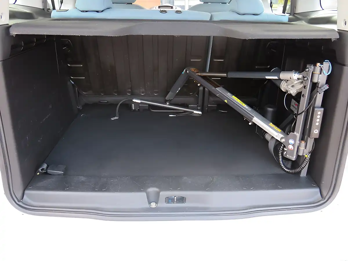 Used 2015 Citroen Berlingo Vtr Multispace White - Interior and Exterior details 10