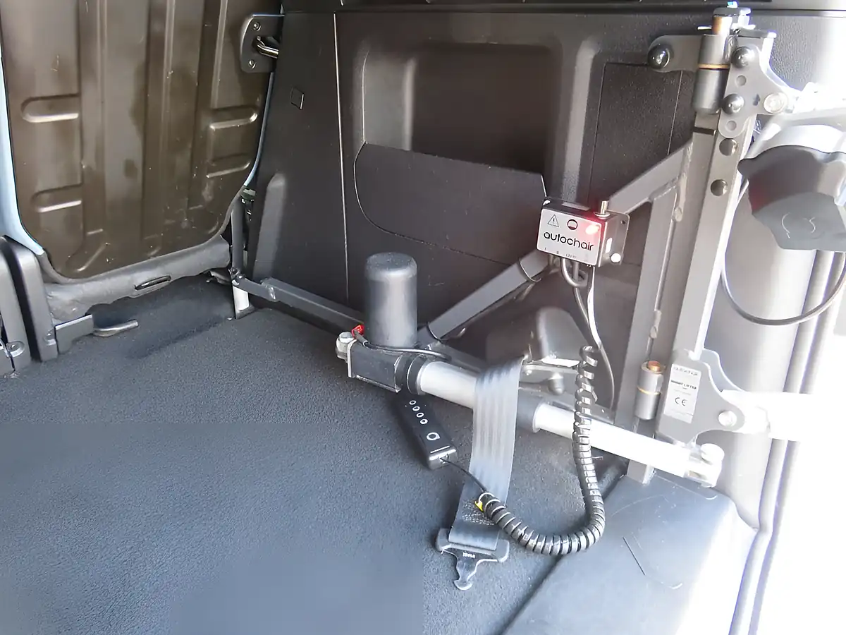 Used 2015 Citroen Berlingo Vtr Multispace White - Interior and Exterior details 11