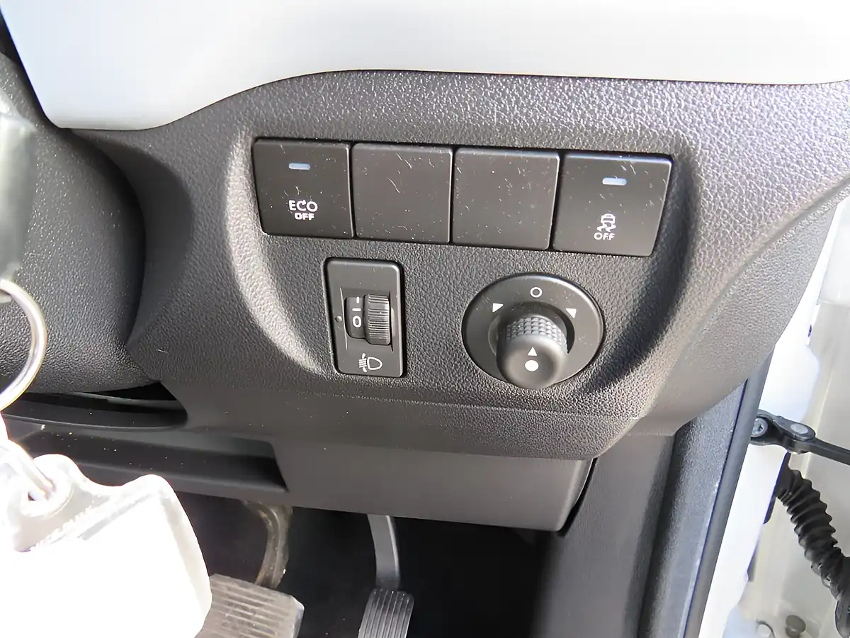 Used 2015 Citroen Berlingo Vtr Multispace White - Interior and Exterior details 15