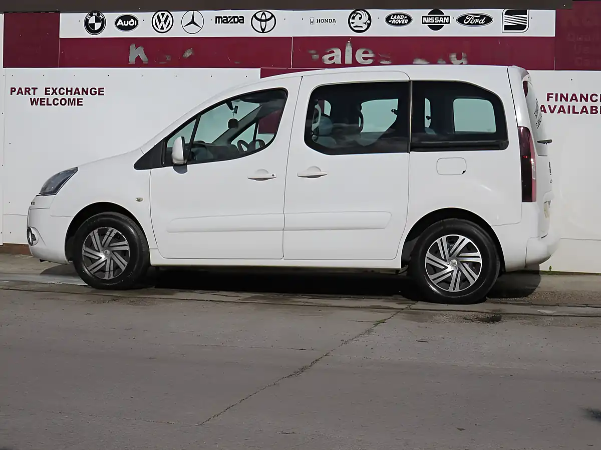 Used 2015 Citroen Berlingo Vtr Multispace White - Interior and Exterior details 18