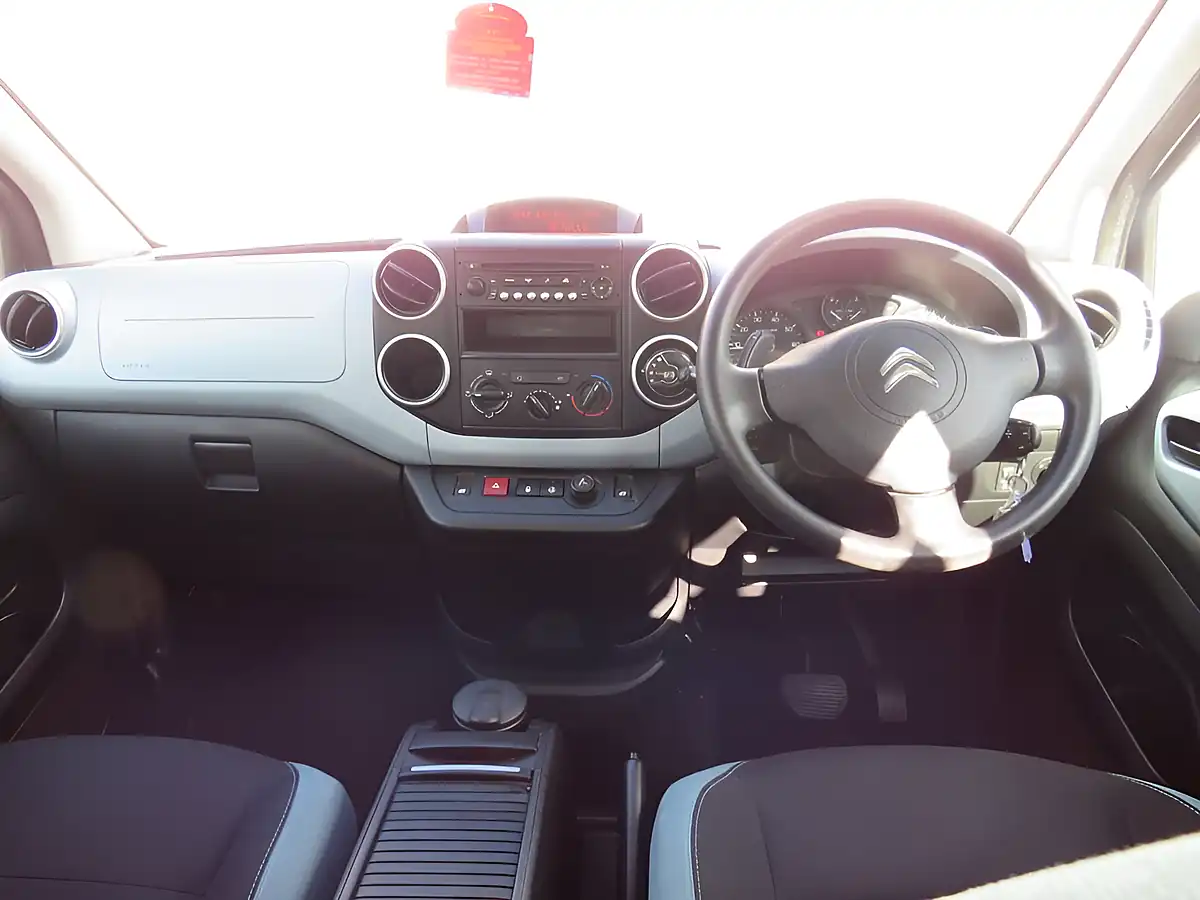 Used 2015 Citroen Berlingo Vtr Multispace White - Interior and Exterior details 2