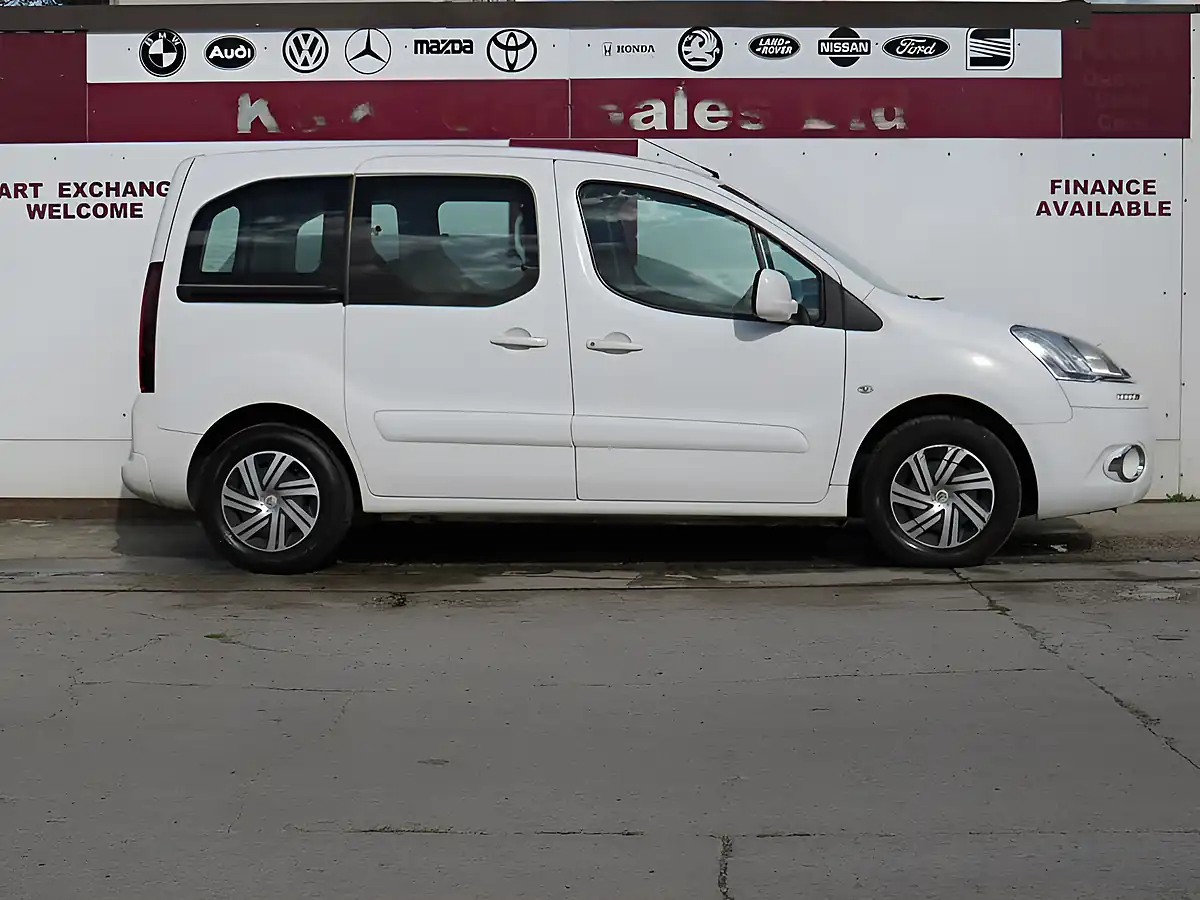 Used 2015 Citroen Berlingo Vtr Multispace White - Interior and Exterior details 3