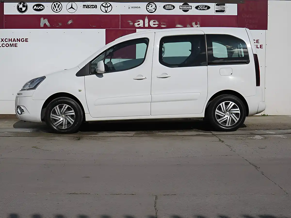 Used 2015 Citroen Berlingo Vtr Multispace White - Interior and Exterior details 5