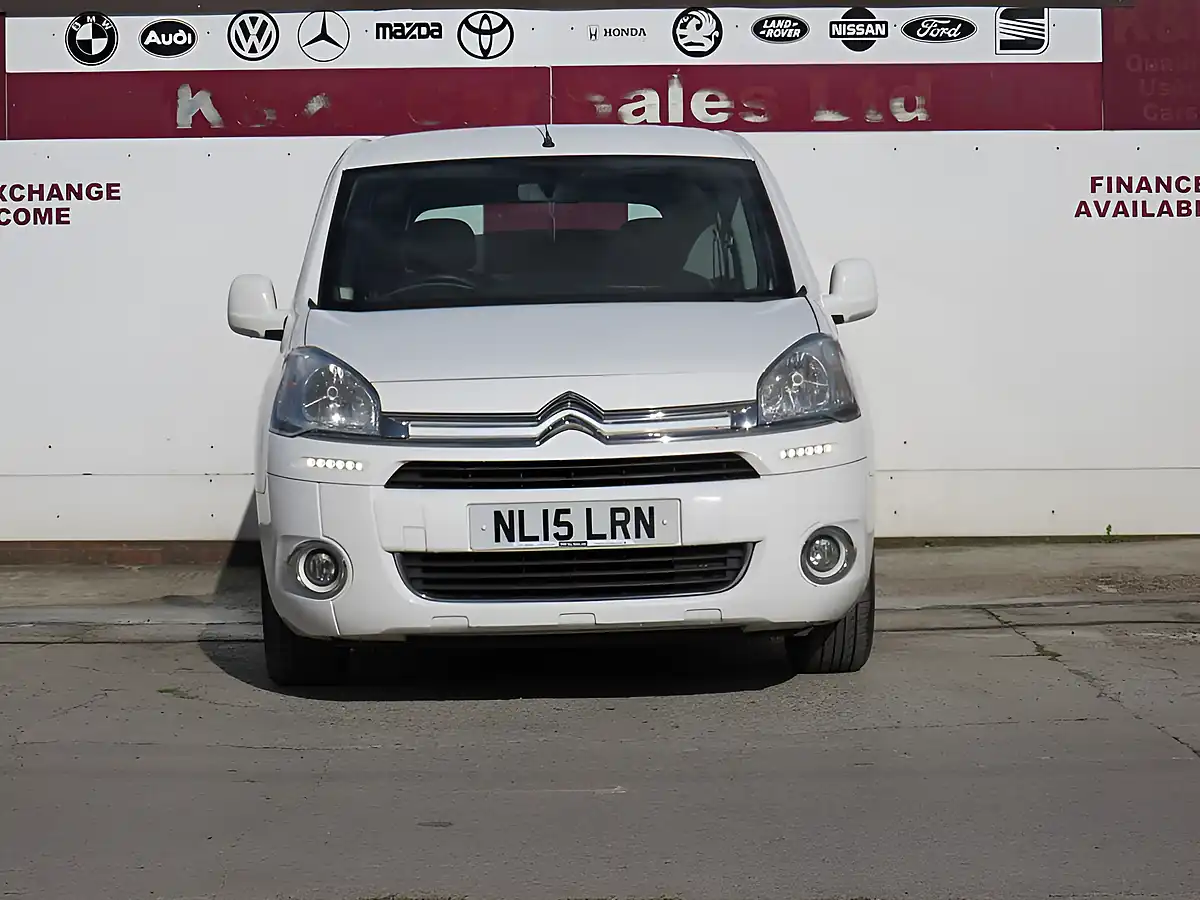 Used 2015 Citroen Berlingo Vtr Multispace White - Interior and Exterior details 6
