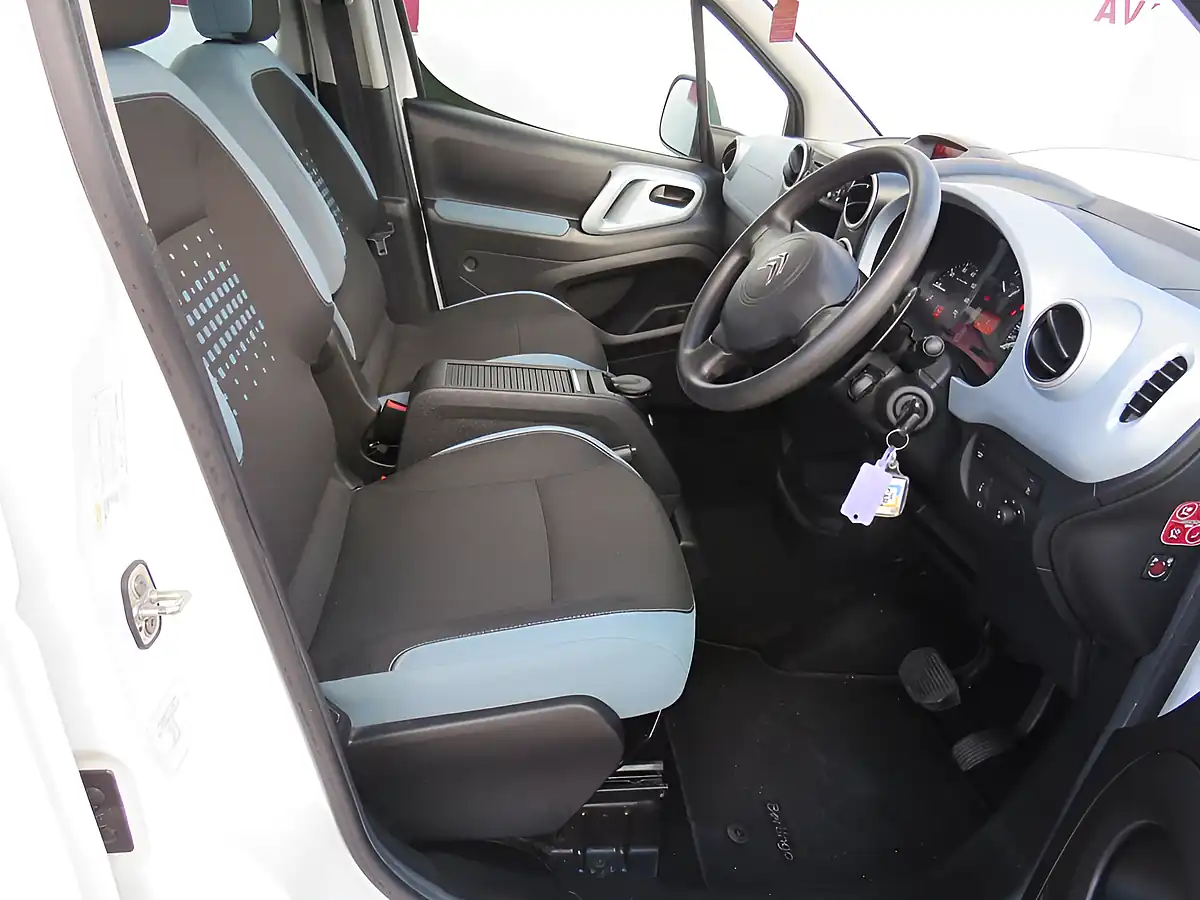 Used 2015 Citroen Berlingo Vtr Multispace White - Interior and Exterior details 7