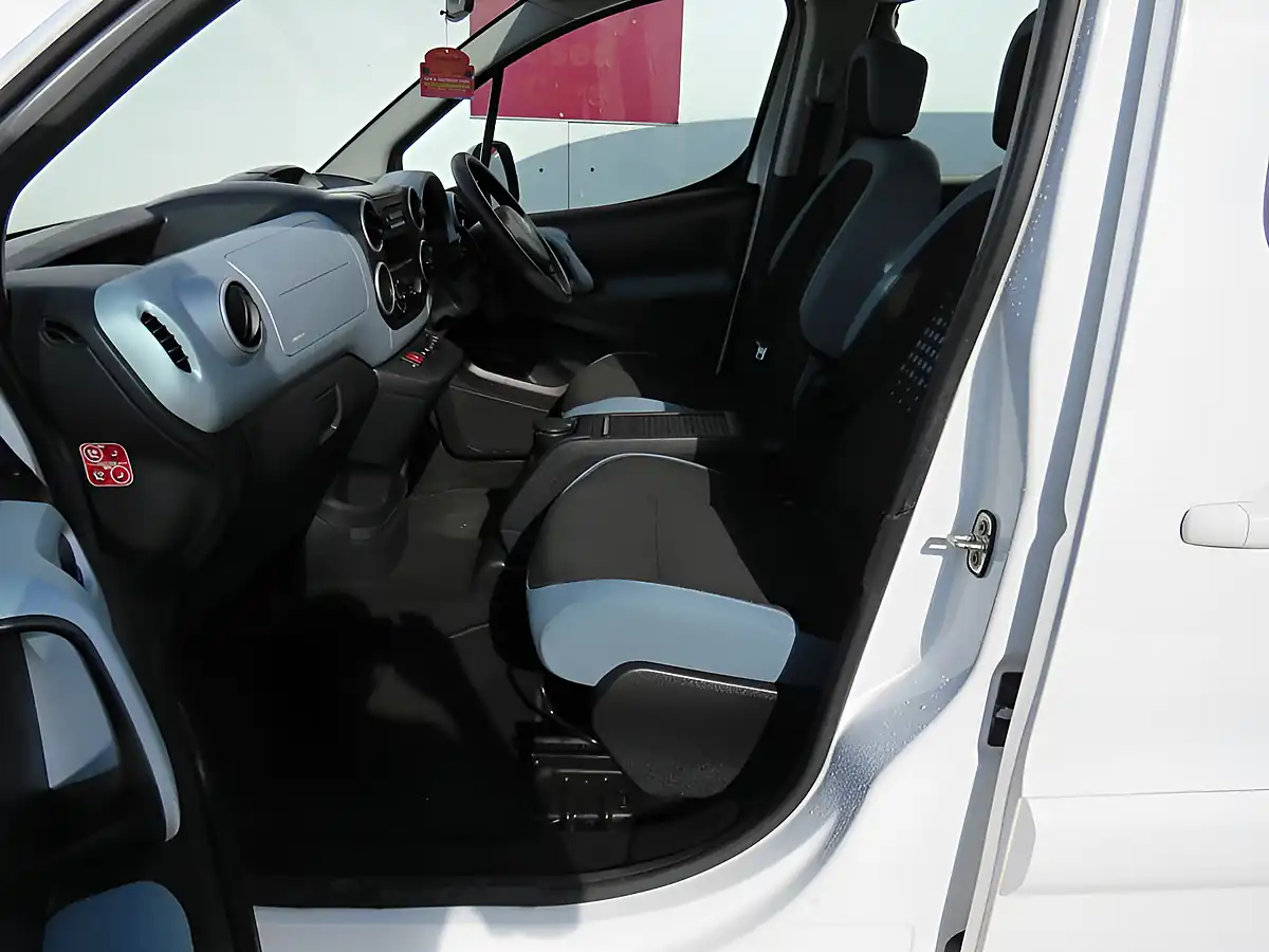 Used 2015 Citroen Berlingo Vtr Multispace White - Interior and Exterior details 9
