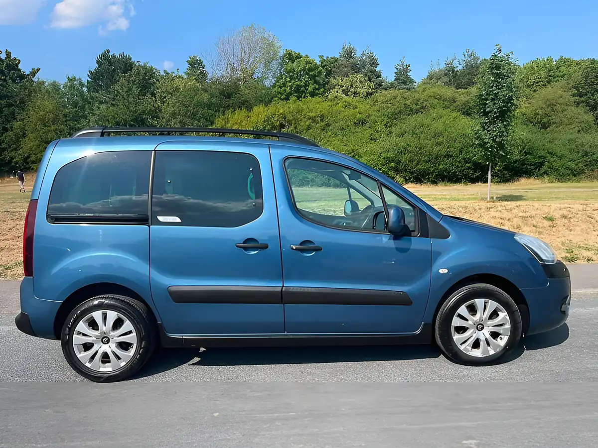 Used 2015 Citroen Berlingo Xtr Multispace Blue - Front View