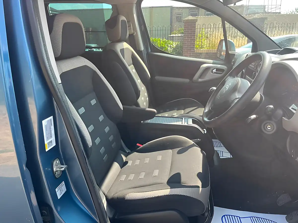 Used 2015 Citroen Berlingo Xtr Multispace Blue - Interior and Exterior details 12