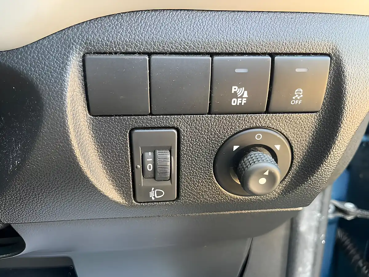 Used 2015 Citroen Berlingo Xtr Multispace Blue - Interior and Exterior details 14