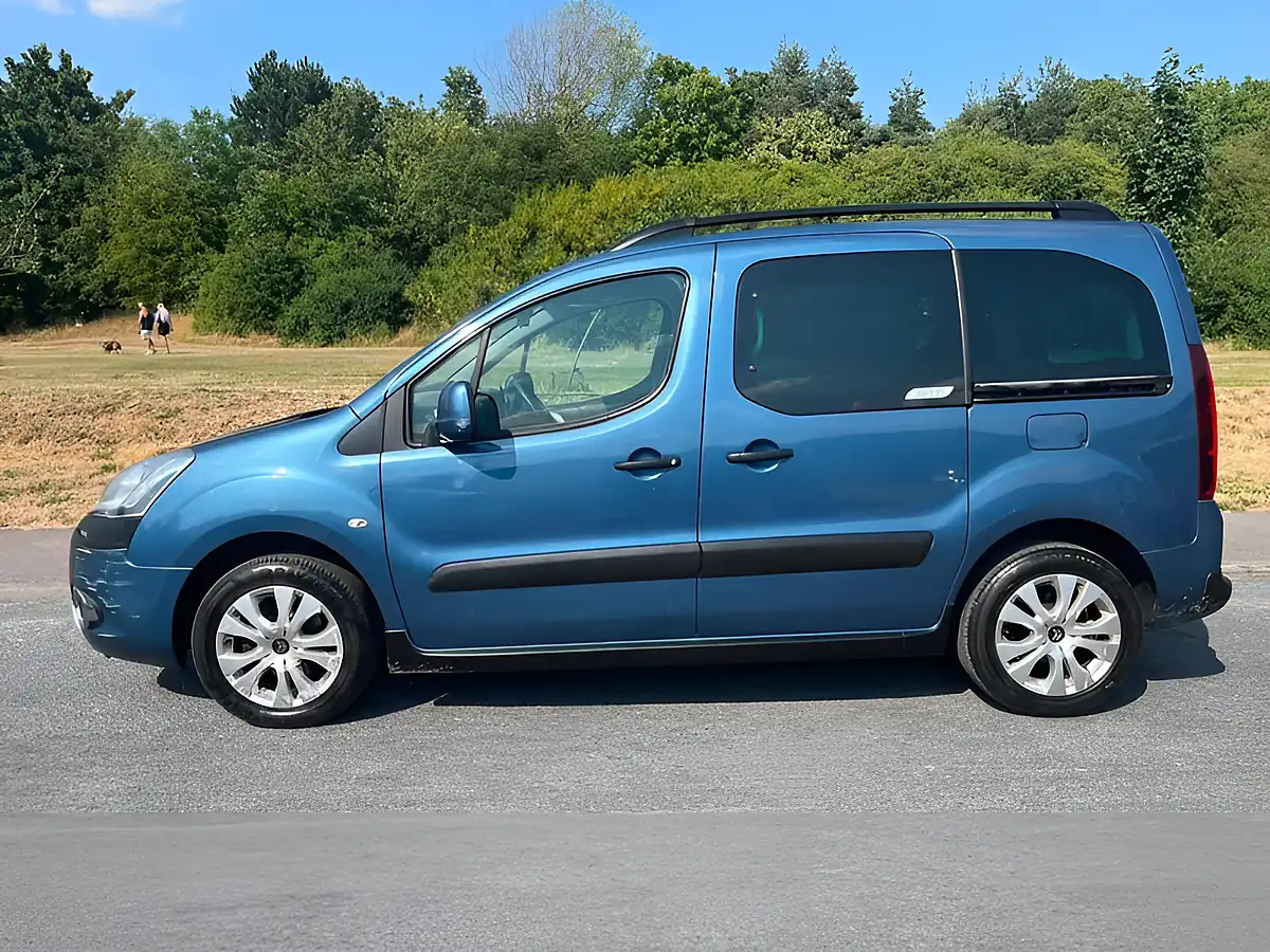 Used 2015 Citroen Berlingo Xtr Multispace Blue - Interior and Exterior details 4