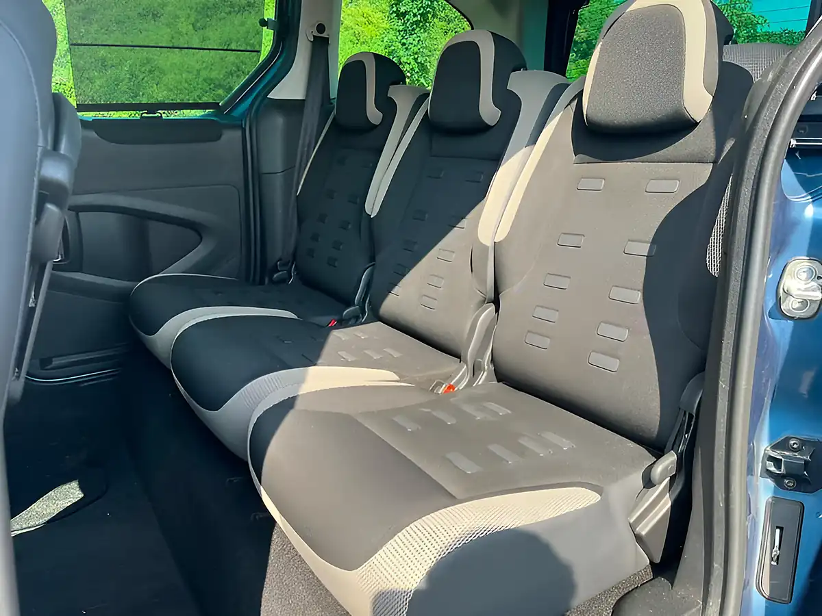 Used 2015 Citroen Berlingo Xtr Multispace Blue - Interior and Exterior details 8