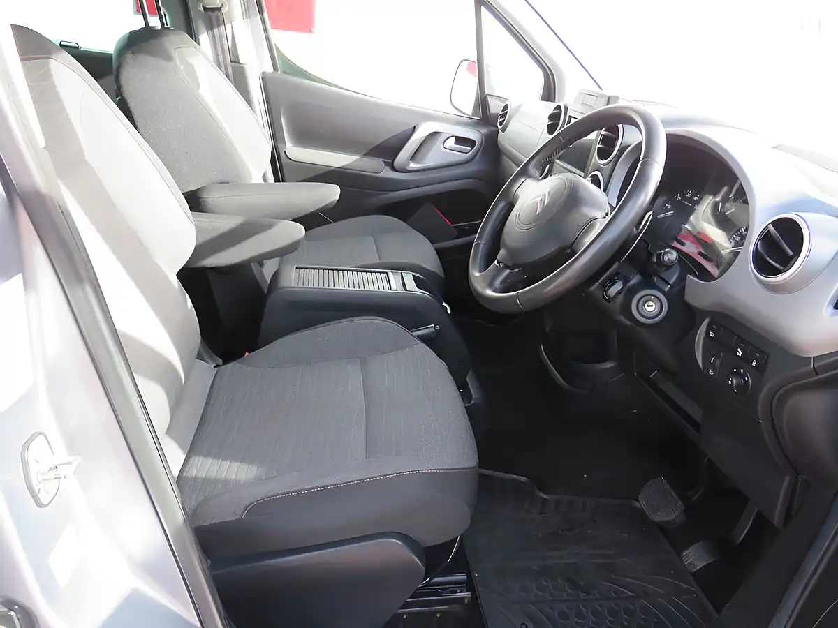 Used 2015 Citroen Berlingo Xtr Multispace Grey - Interior and Exterior details 6