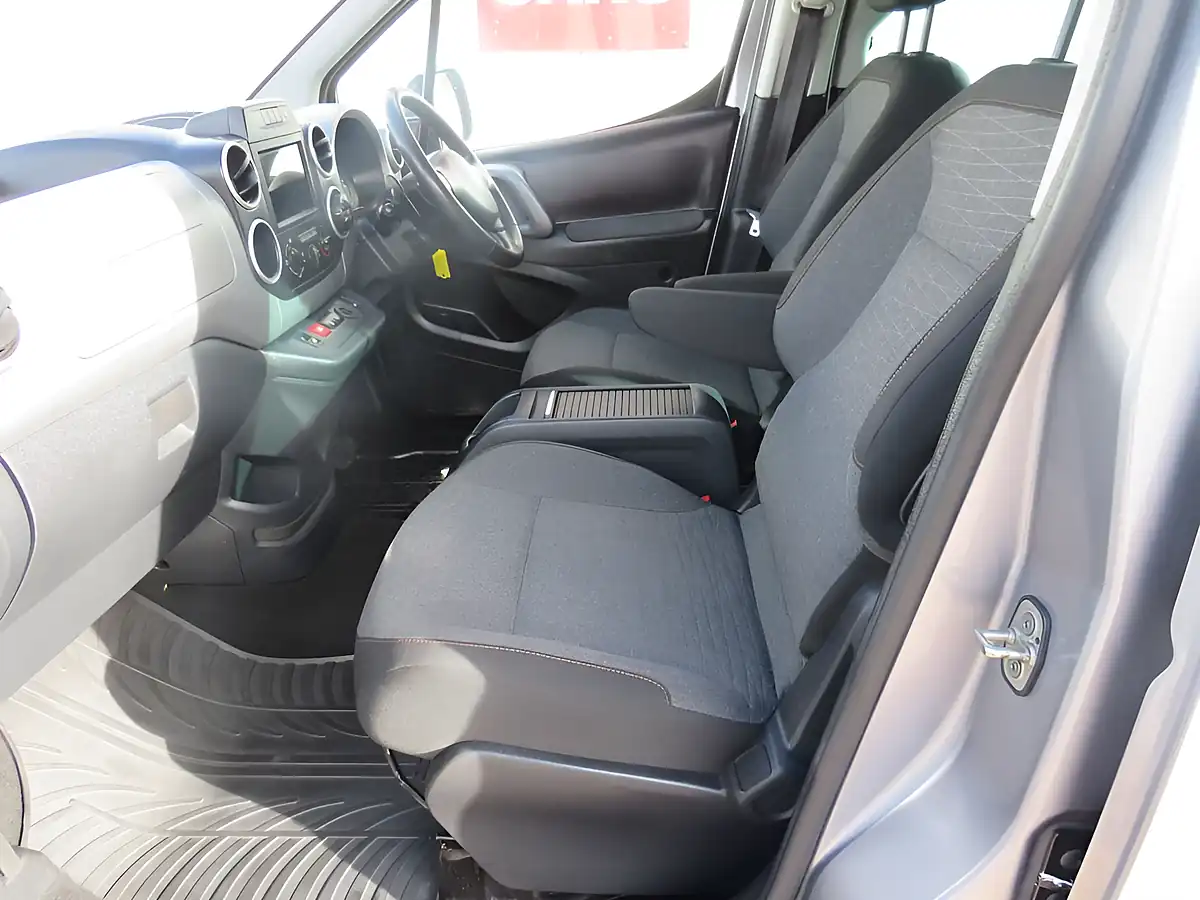 Used 2015 Citroen Berlingo Xtr Multispace Grey - Interior and Exterior details 8