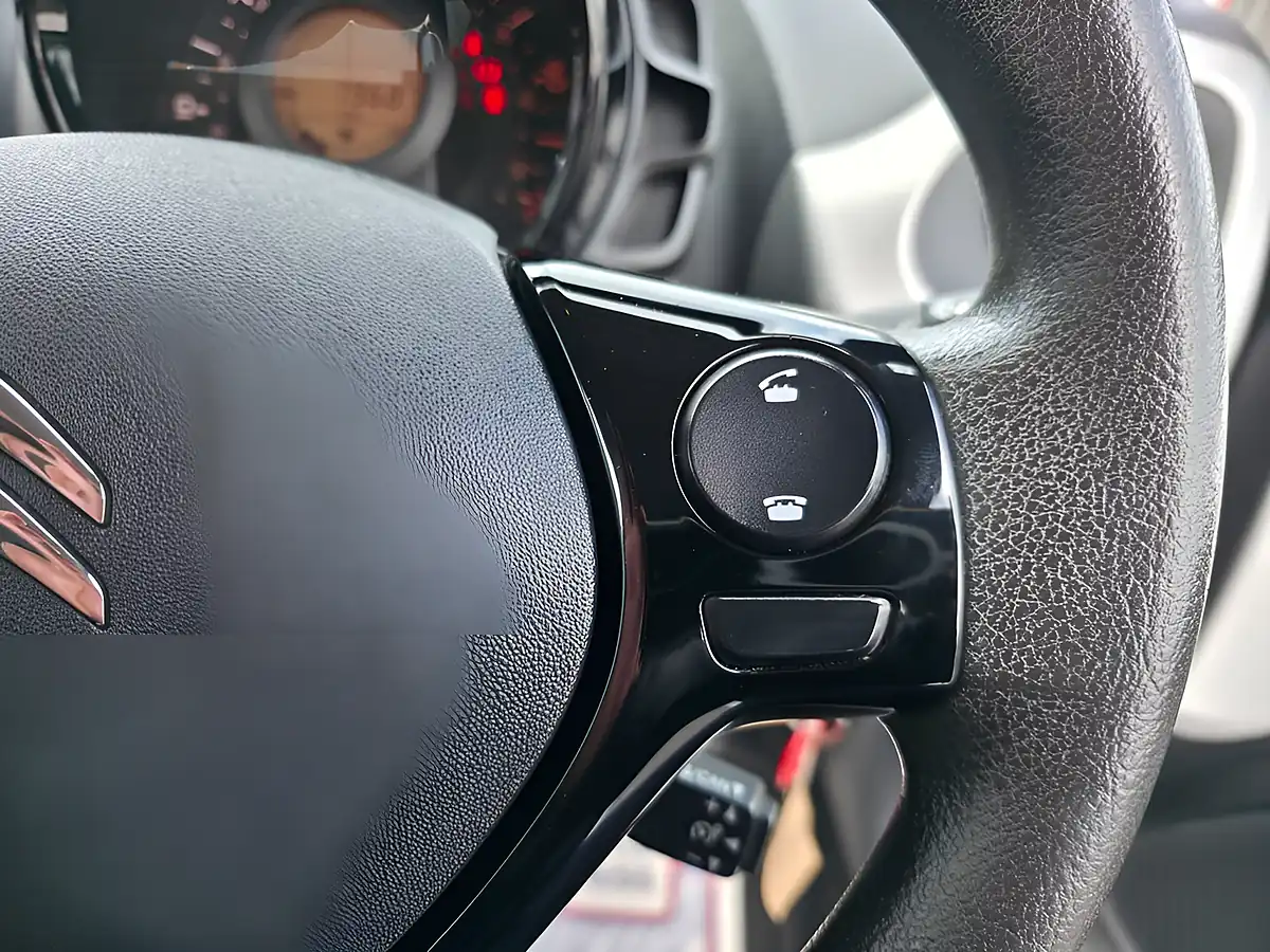 Used 2015 Citroen C1 Feel White - Interior and Exterior details 12