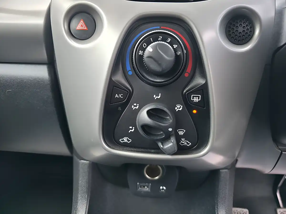 Used 2015 Citroen C1 Feel White - Interior and Exterior details 6