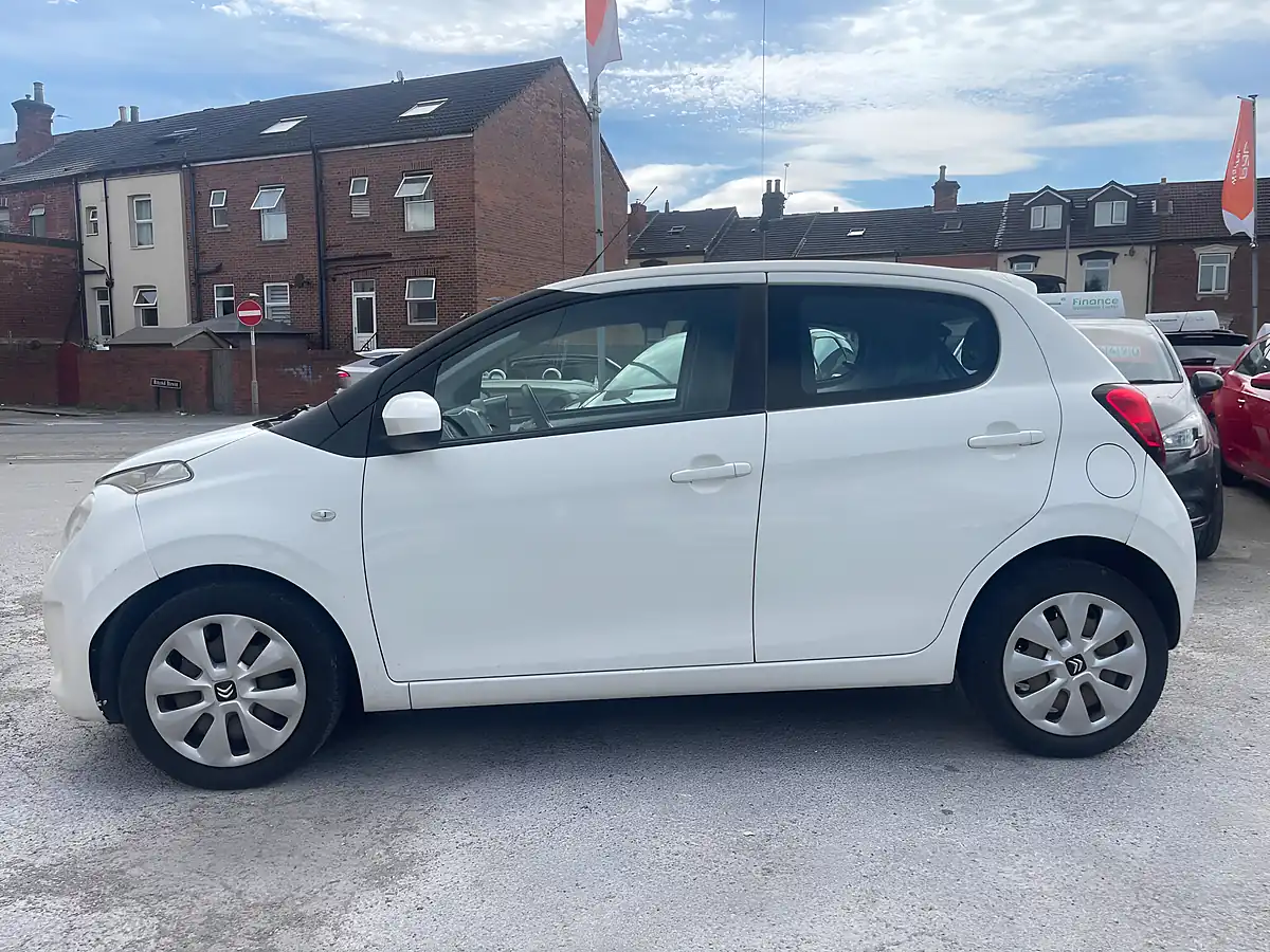 Used 2015 Citroen C1 Feel White - Interior and Exterior details 3